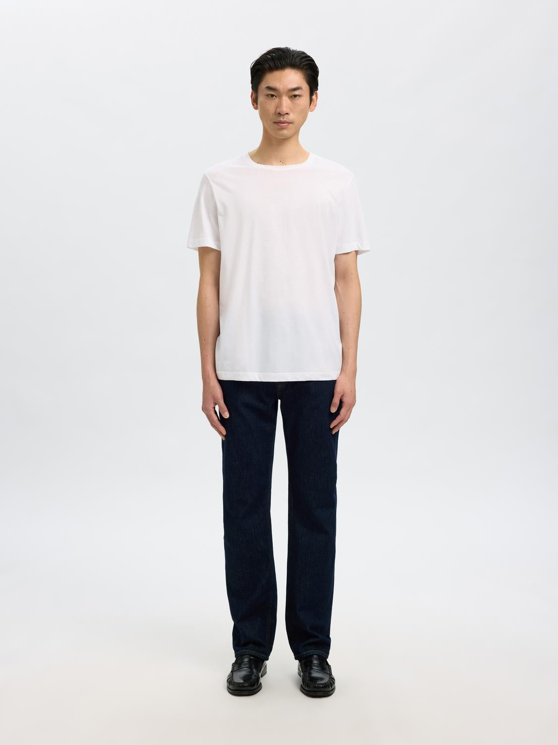 model_shot-front_full